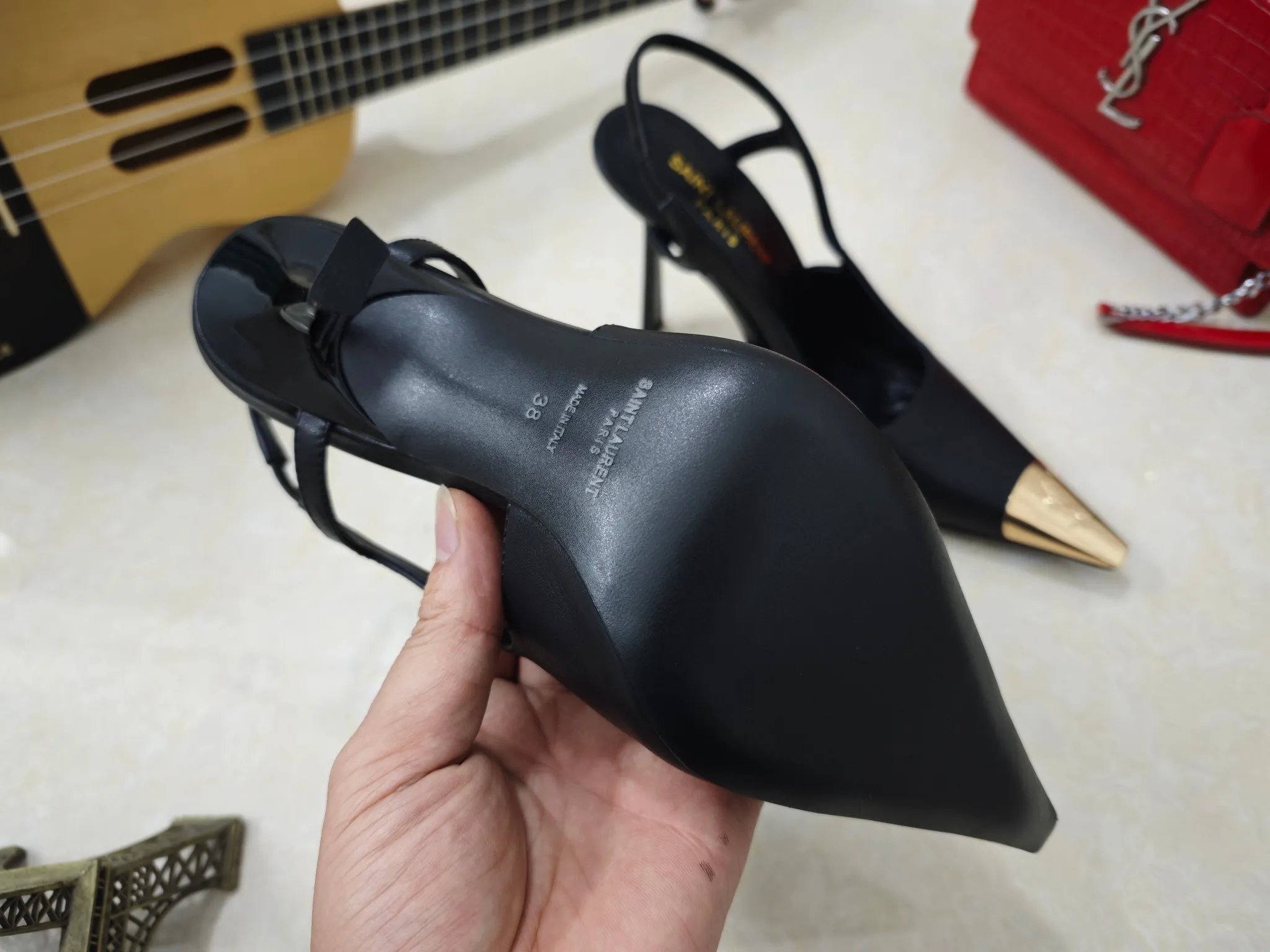 👟👟Ex-factory price 560👟👟【Saint Laurent】Yves Saint Laurent, high-heeled YSL sandals💃2024 early autumn counters are synchronized with the latest styles, YSL, and decorations👠 Classic and high-quality glamorous masterpieces, the hottest spring and summer series in the counter, with temperament, fashion, classic and attractive design style 😌The effect on the feet is particularly beautiful〰️, the material is imported from Italy, small black cow, imported black patent leather, lining, and foot pads; sheepskin, stiletto sandals, size 35-41 (34.41.42 must be customized, non-refundable) outsole; imported genuine leather outsole, complete with counter packaging